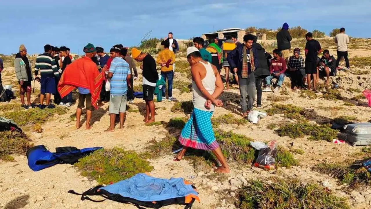 Nottata di sbarchi a Lampedusa, 333 i migranti arrivati a bordo di 7 barchini