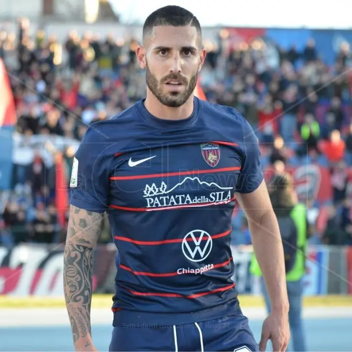 Feralpisalò-Cosenza, Tutino verso la maglia da titolare: Lupi in ritiro per ritrovare la quadra