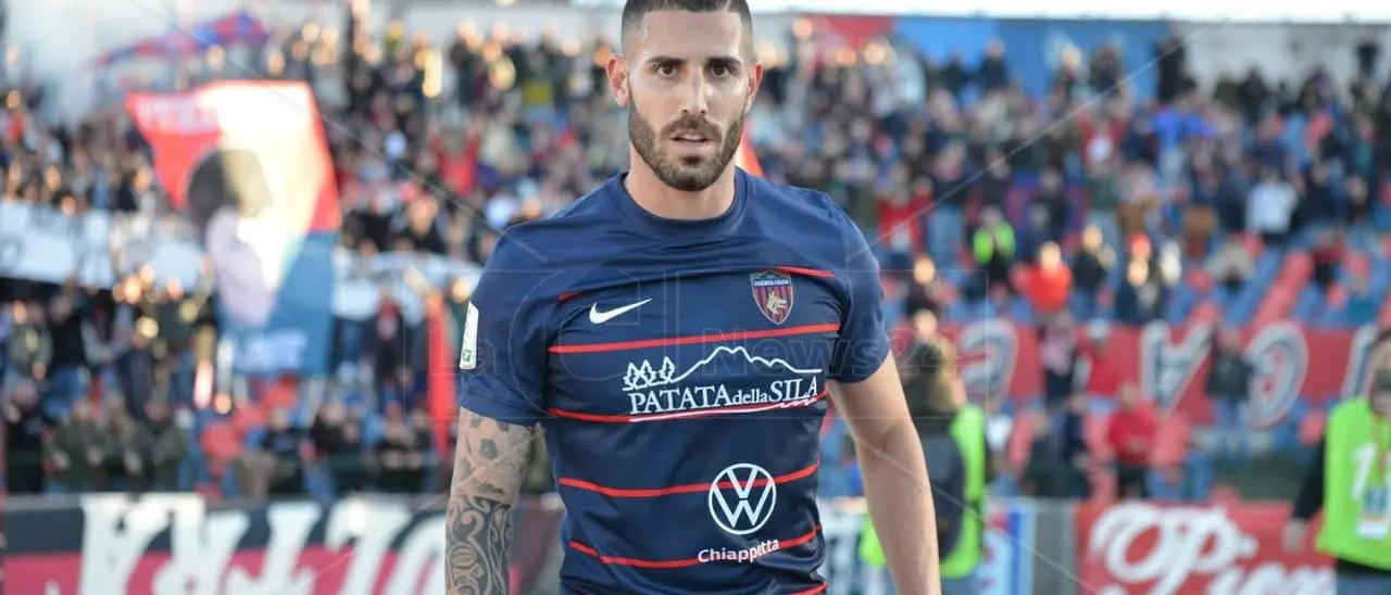 Feralpisalò-Cosenza, Tutino verso la maglia da titolare: Lupi in ritiro per ritrovare la quadra