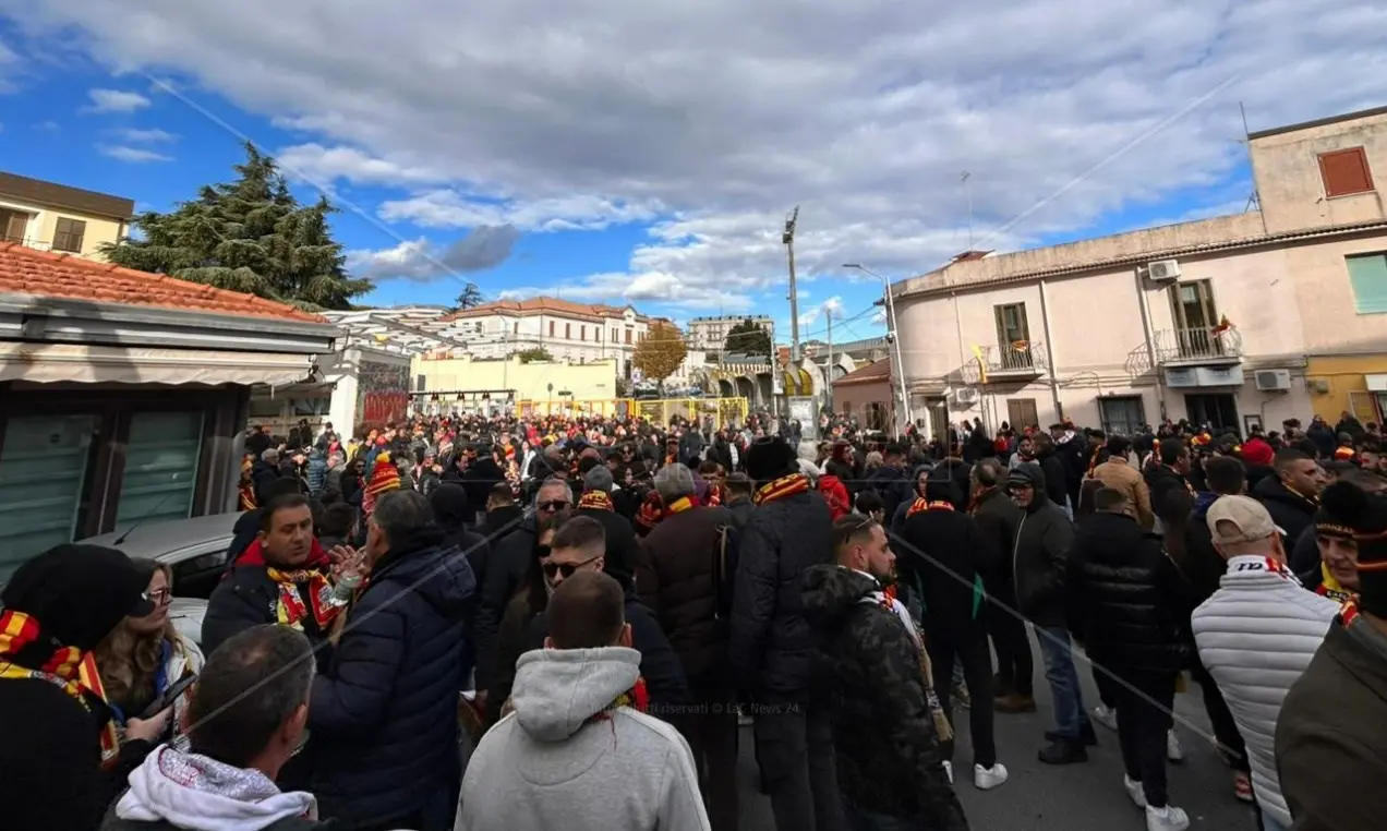 Catanzaro-Como, biglietti per Curva Capraro e Distinti esauriti in meno di 24 ore: verso l’ennesimo sold out al Ceravolo