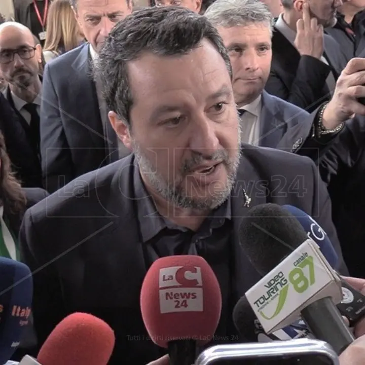 La Camera respinge la mozione di sfiducia nei confronti di Salvini ma il Governo non si presenta in aula