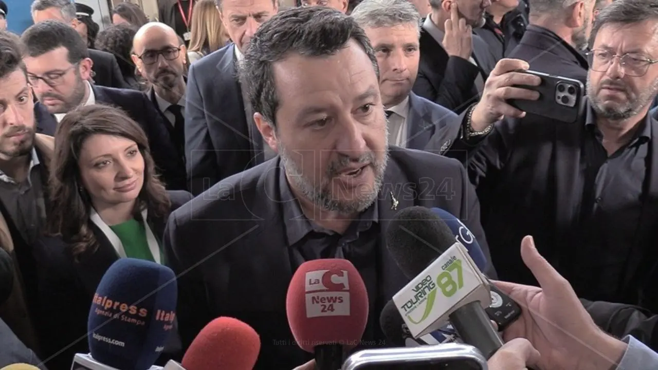 La Camera respinge la mozione di sfiducia nei confronti di Salvini ma il Governo non si presenta in aula