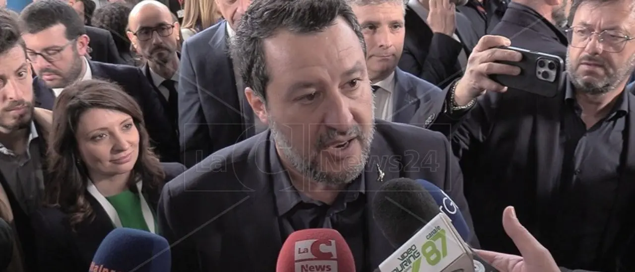 La Camera respinge la mozione di sfiducia nei confronti di Salvini ma il Governo non si presenta in aula
