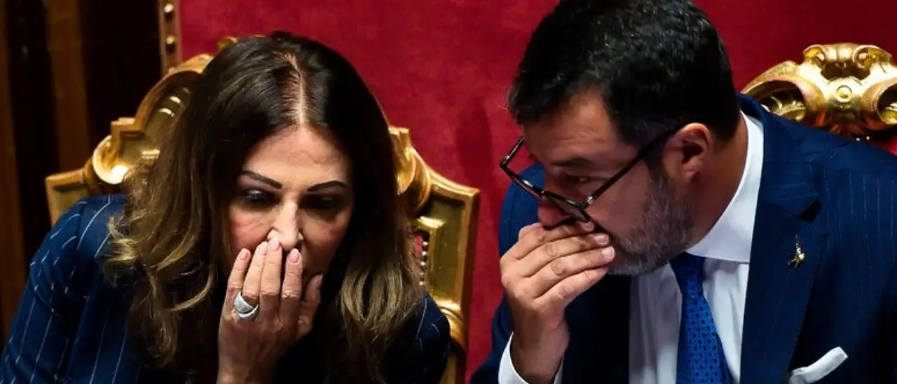 La difesa “d’ufficio” della maggioranza a favore di Salvini e Santanché avvicina il rimpasto di Governo