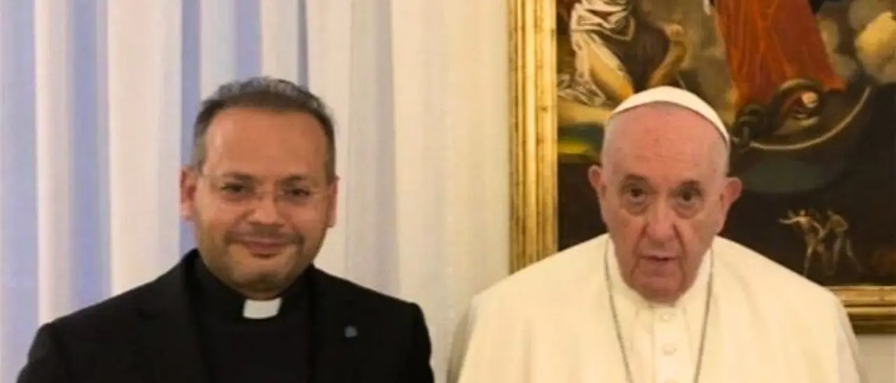 La comunicazione creativa per lo sviluppo socio-umanitario, il saggio di Biagio Maimone dedicato a Papa Francesco