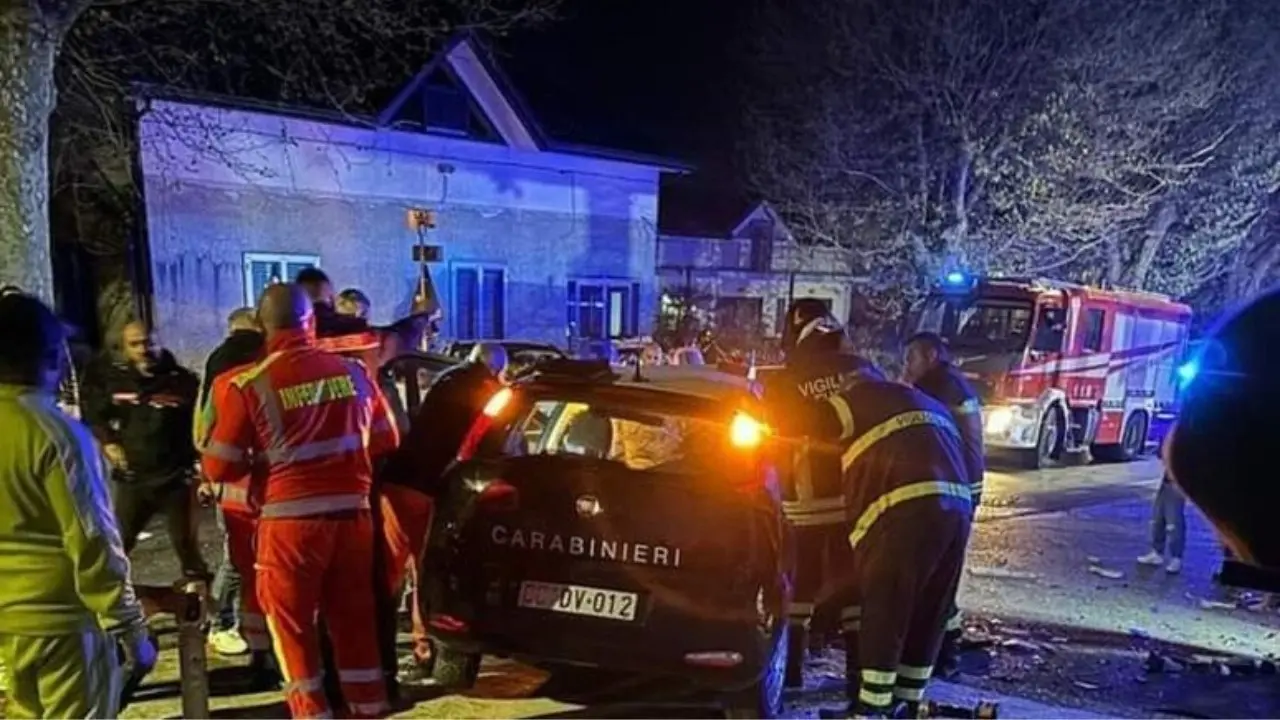 Tragico incidente stradale nel Salernitano, morti due carabinieri nello scontro fra tre auto