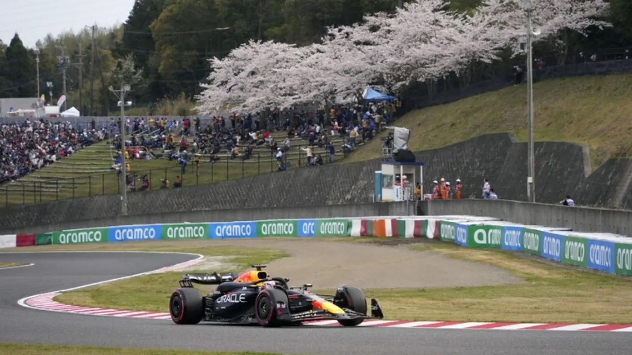 Formula Uno, dominio RedBull a Suzuka: vince Verstappen davanti a Perez, terzo Sainz su Ferrari