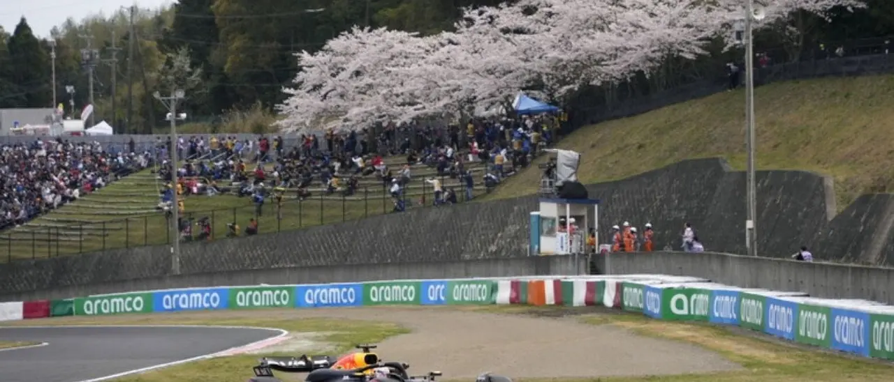 Formula Uno, dominio RedBull a Suzuka: vince Verstappen davanti a Perez, terzo Sainz su Ferrari
