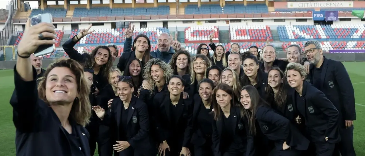 La Nazionale femminile in Calabria, a Cosenza inizia il percorso verso Euro 2025: oggi sfida ai Paesi Bassi