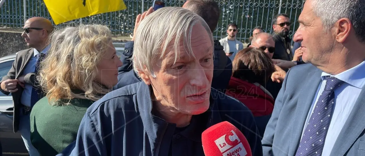 Ponte ed espropri, don Ciotti: «In questo Paese vi sono altre priorità. Garantire dignità e case alle persone»