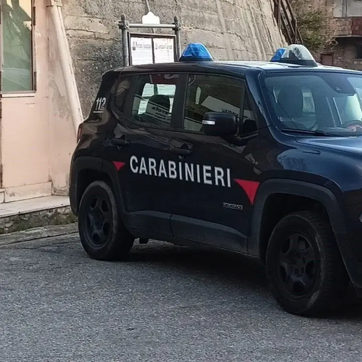 Raccoglievano e trasportavano illecitamente rifiuti da un cantiere: denunciate due persone nel Reggino