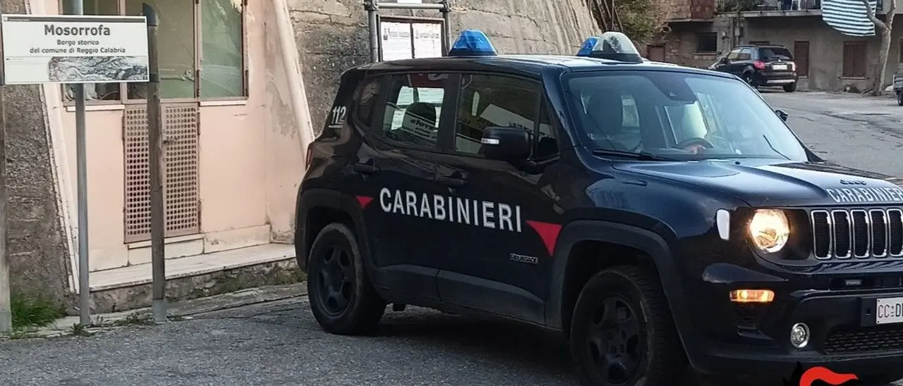 Raccoglievano e trasportavano illecitamente rifiuti da un cantiere: denunciate due persone nel Reggino