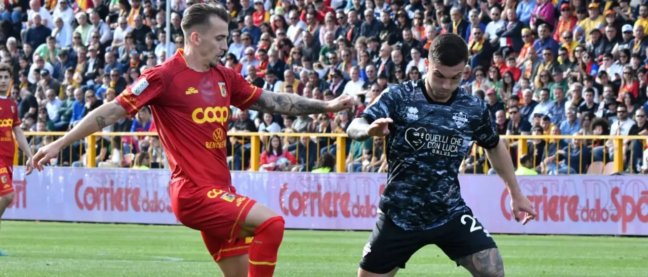 Catanzaro-Como... che partita, le Aquile pareggiano all’ultimo minuto ma il gol viene annullato e gli ospiti vincono 2 a 1