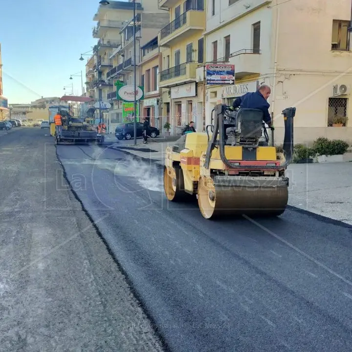 Gioia Tauro, approvato bilancio comunale: 400mila euro per i lavori di riqualificazione delle strade e 1.7 mln per la rete idrica