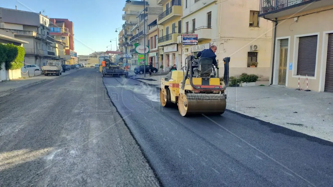 Gioia Tauro, approvato bilancio comunale: 400mila euro per i lavori di riqualificazione delle strade e 1.7 mln per la rete idrica