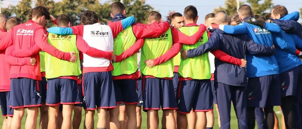 Sei calciatori del Crotone aggrediti in spiaggia da 20 persone con spranghe e bastoni