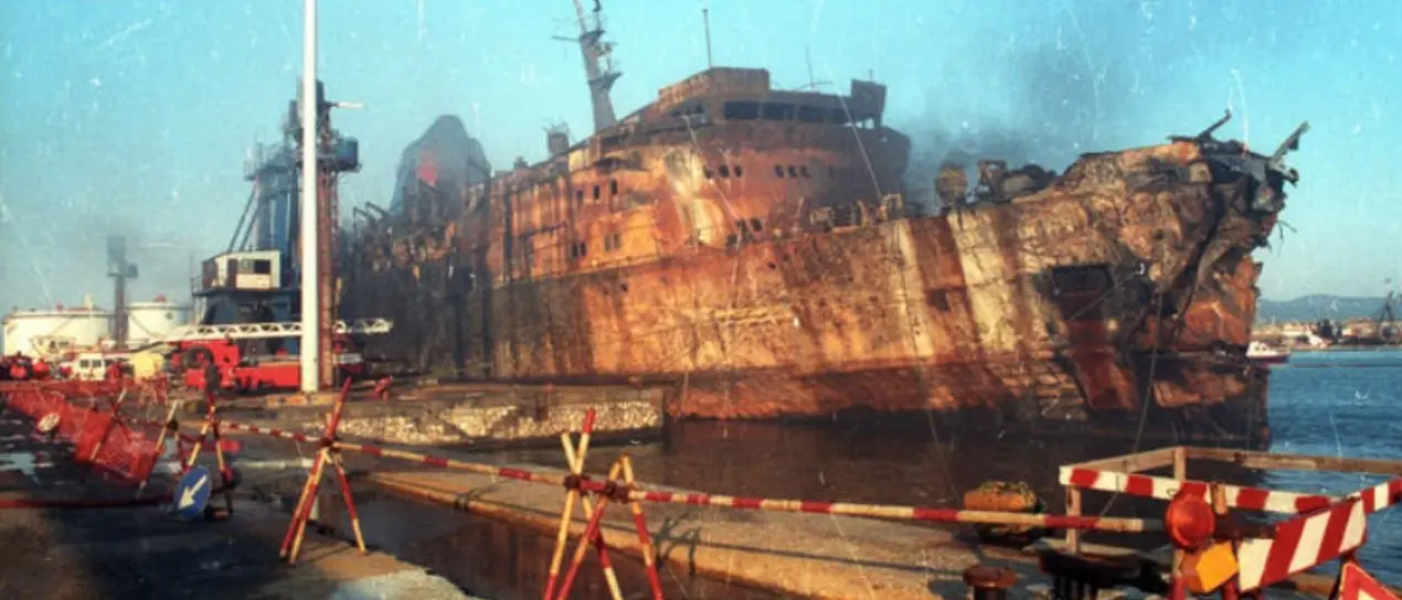 Tragedia Moby Prince, 33 anni in attesa di verità e giustizia: nell’inferno di fuoco morirono 140 persone tra cui 11 calabresi