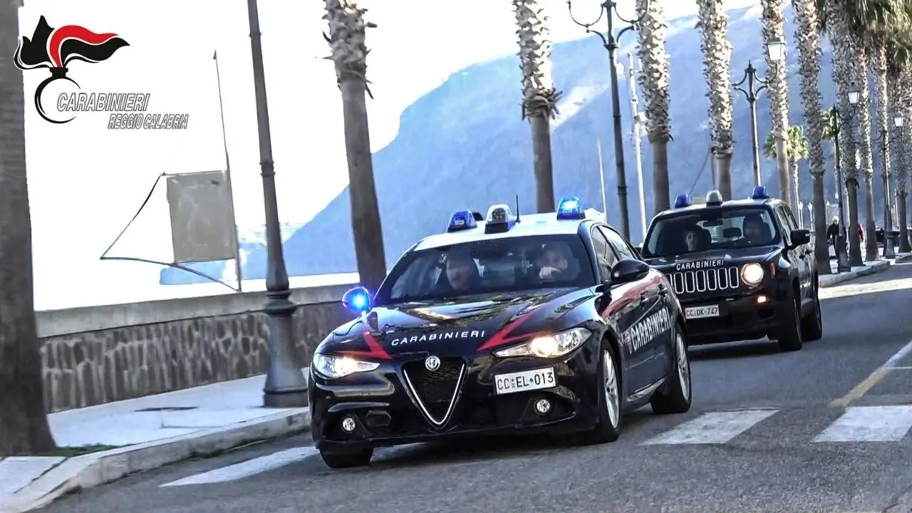 Bagnara Calabria, intimidazione a un’agenzia di scommesse: i carabinieri vicini a una svolta