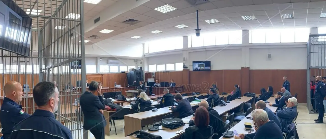 Mancano interpreti e i superstiti non capiscono le domande, rinviata l’udienza sul naufragio di Cutro