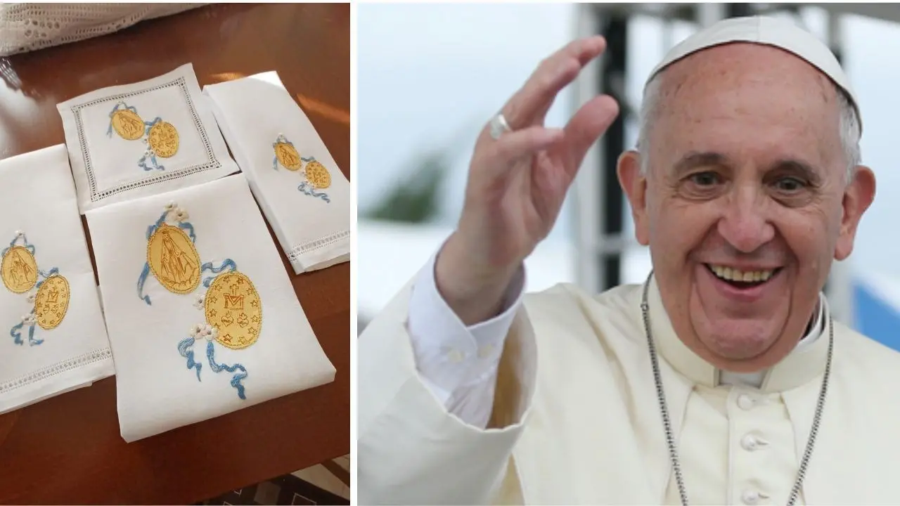 Donano a Papa Francesco i lini per l’altare, il Santo padre ringrazia la parrocchia di San Giovanni Battista