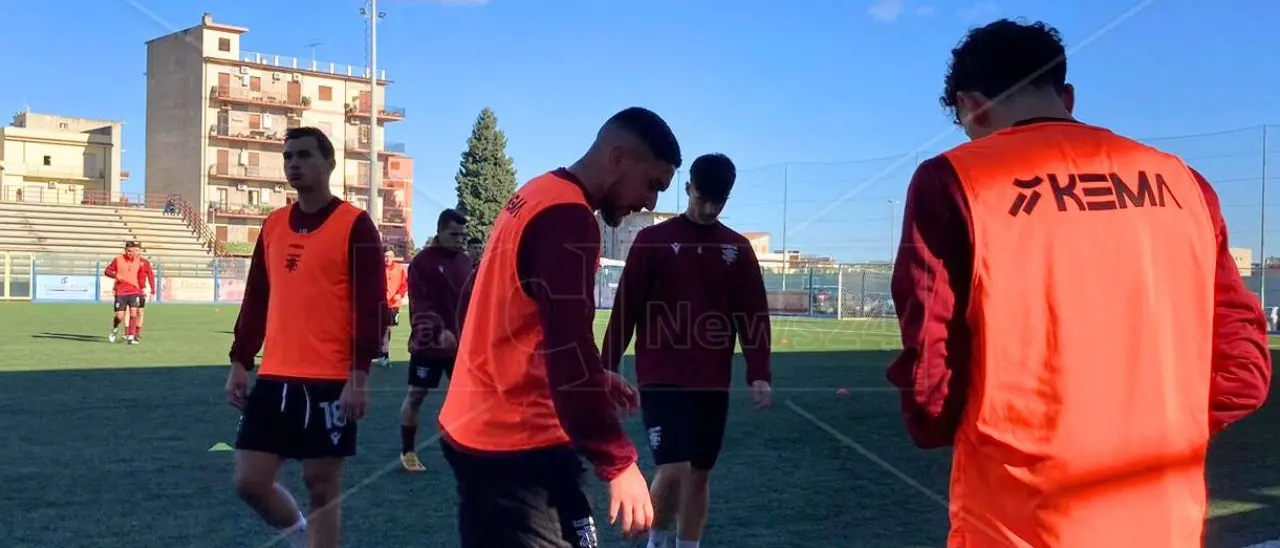 Serie D, il Locri pronto a sfidare la Nuova Igea Virtus: amaranto in Sicilia per tentare il colpaccio