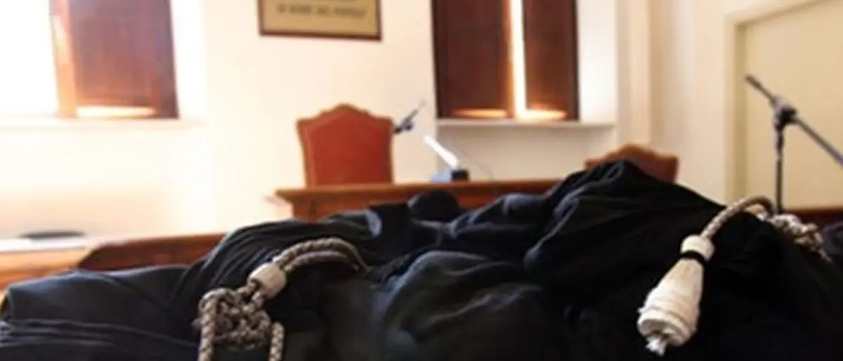 «Hanno approfittato di una donna fragile per comprare una casa a poco prezzo», due avvocati di Lamezia sospesi per due mesi