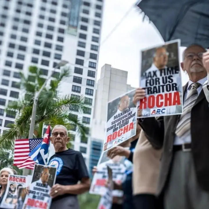 Usa, «faceva la spia per Cuba»: condannato a 15 anni di carcere un ex ambasciatore