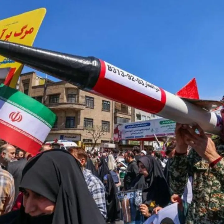 Appuntamento con la guerra, Iran pronto a colpire Israele: «Armati 100 missili». Biden: «Non fatelo»