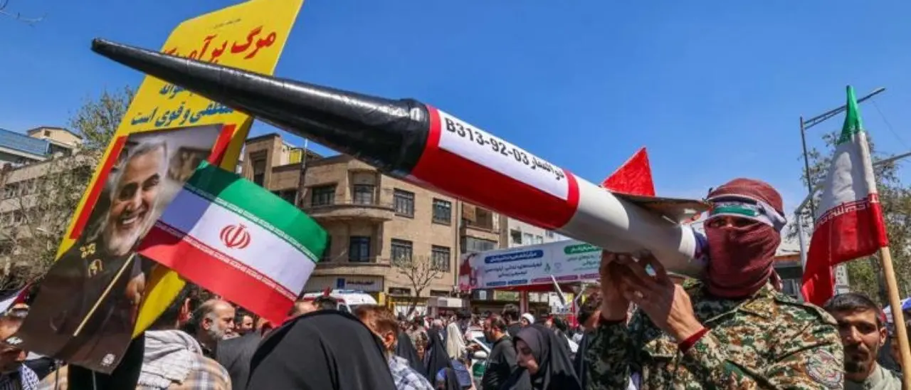 Appuntamento con la guerra, Iran pronto a colpire Israele: «Armati 100 missili». Biden: «Non fatelo»