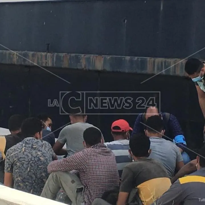 Migranti, arrestati i 4 presunti scafisti dello sbarco avvenuto lo scorso 8 aprile a Reggio Calabria