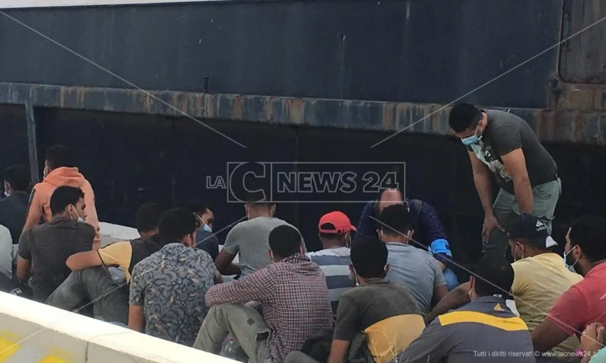 Migranti, arrestati i 4 presunti scafisti dello sbarco avvenuto lo scorso 8 aprile a Reggio Calabria