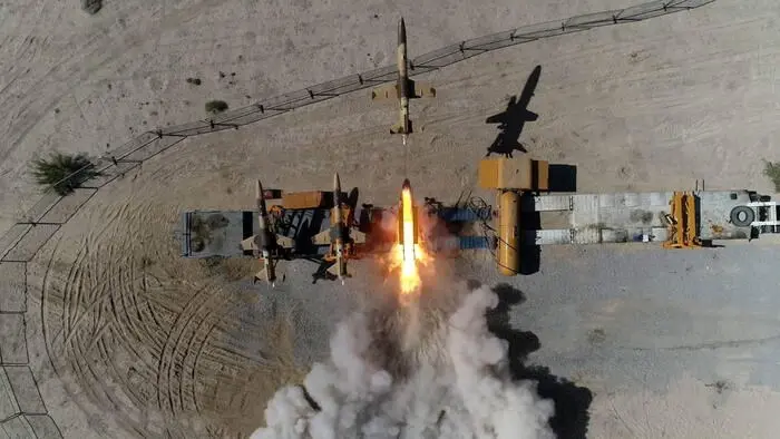 L’Iran attacca Israele con droni e missili, è guerra in Medio Oriente: il mondo trattiene il respiro