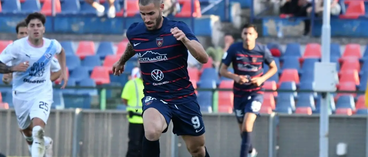 Il Cosenza sempre più aggrappato a Gennaro Tutino: «Dobbiamo credere nella salvezza»