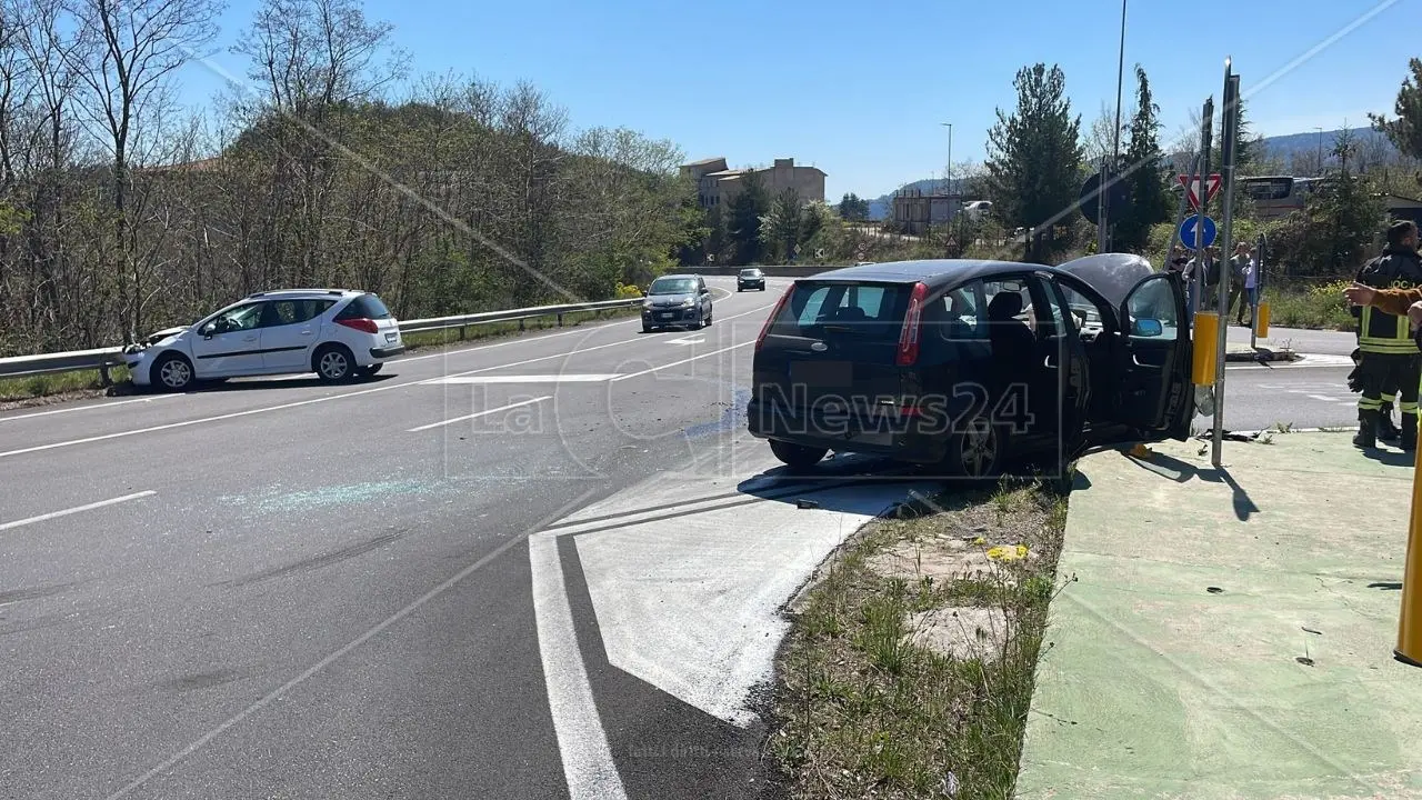 Incidente nel Cosentino, scontro tra due auto lungo la statale 107 a San Giovanni in Fiore: cinque feriti