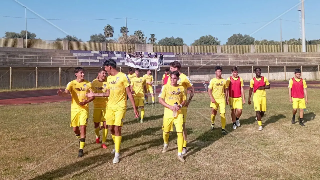 Serie D, la Gioiese acciuffa il pari nel finale contro il Città di Sant’Agata: 2-2 per i viola davanti al propri tifosi