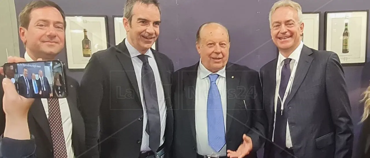 Occhiuto alla giornata inaugurale del Vinitaly a Verona, presenti anche gli assessori Gallo e Varì