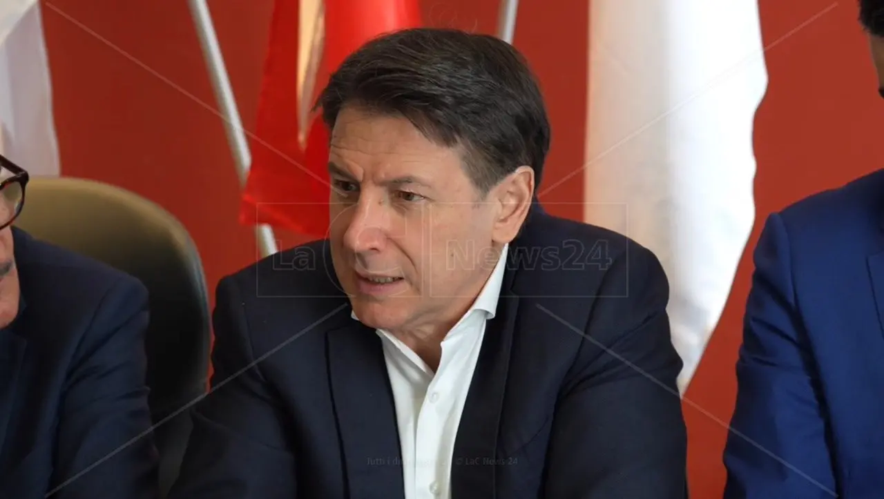 Conte in Calabria mostra il volto moderato e “rassicura” il Pd: «Non useremo eventuale vantaggio alle Europee per rivendicare leadership»