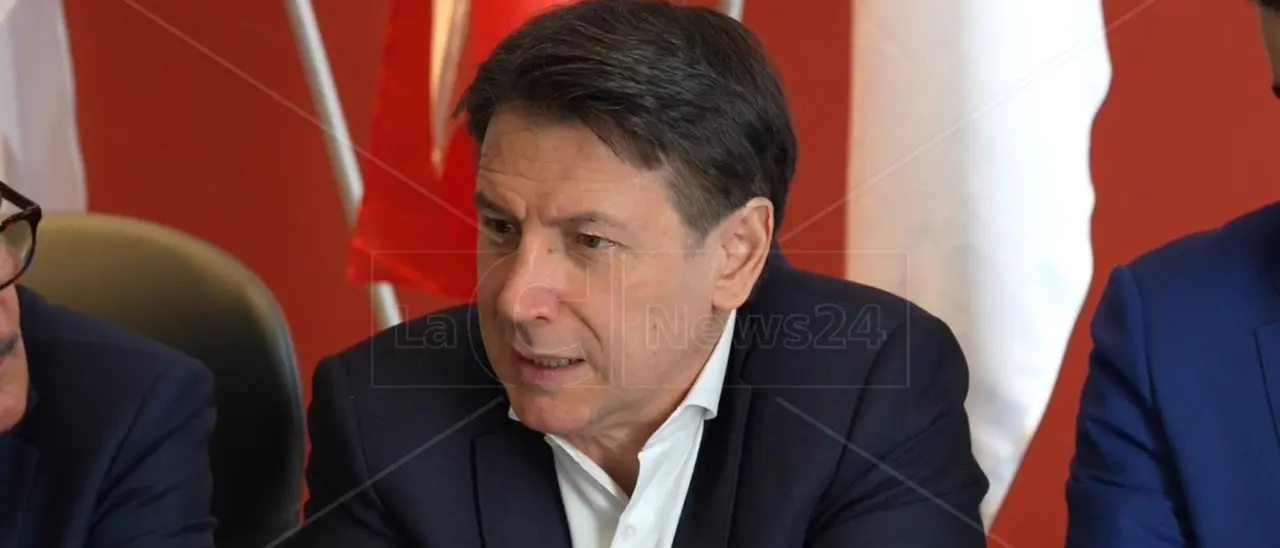 Conte in Calabria mostra il volto moderato e “rassicura” il Pd: «Non useremo eventuale vantaggio alle Europee per rivendicare leadership»