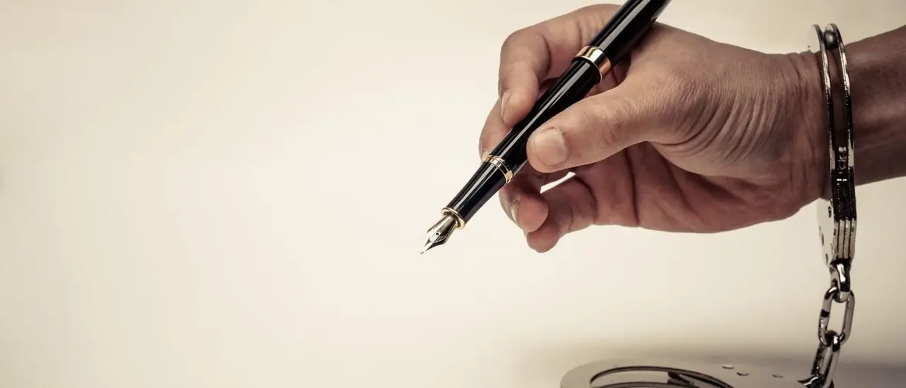 Niente carcere per i giornalisti, ritirato l’emendamento targato Fdi: la libertà di stampa batte la politica