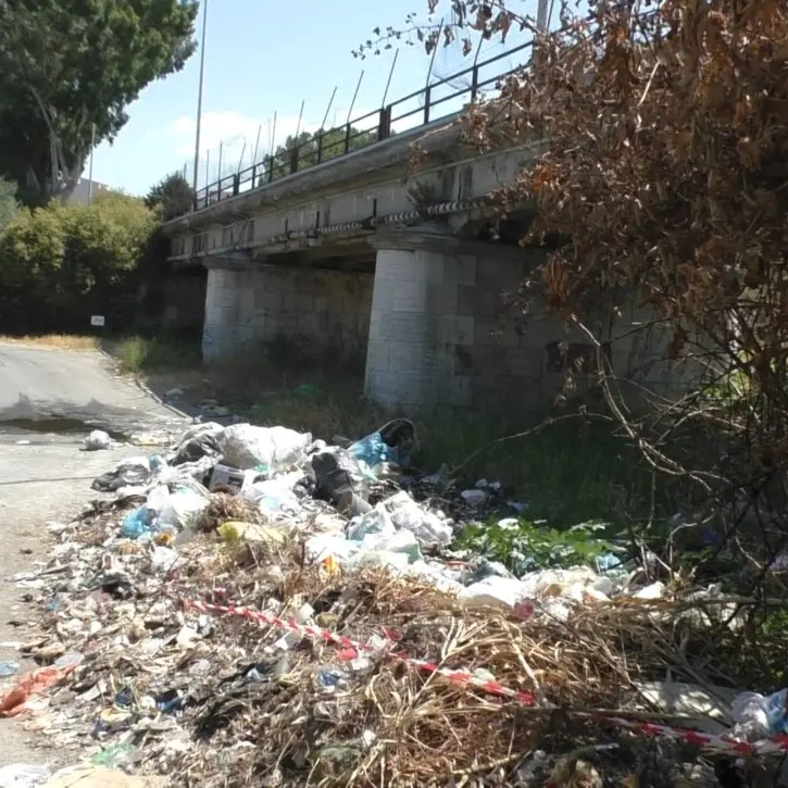 Caccuri, sorpreso mentre abbandona rifiuti per strada: denunciato 67enne