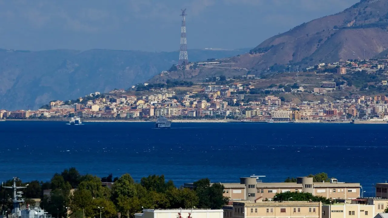 Ponte sullo Stretto, Picchetto: «Avviata valutazione ambientale». Il M5s: «Progetto da riscrivere, siamo alle comiche finali»