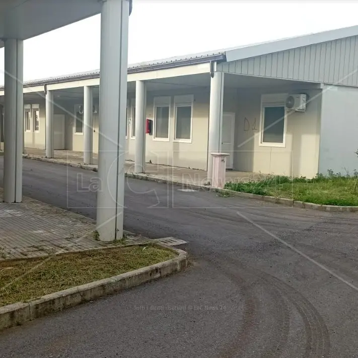 Rosarno, sgomberato il campo containers: 90 migranti accolti nel Villaggio della solidarietà