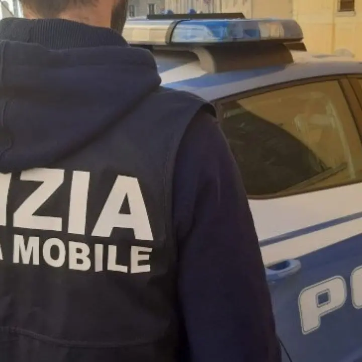 Catanzaro, sradicano una cassaforte con all’interno 50mila euro di gioielli: 4 arresti per furto e tentata estorsione