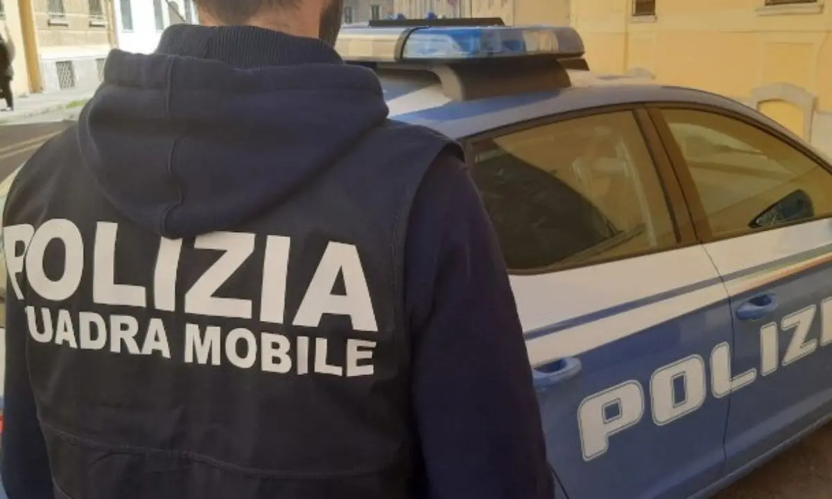 Catanzaro, sradicano una cassaforte con all’interno 50mila euro di gioielli: 4 arresti per furto e tentata estorsione