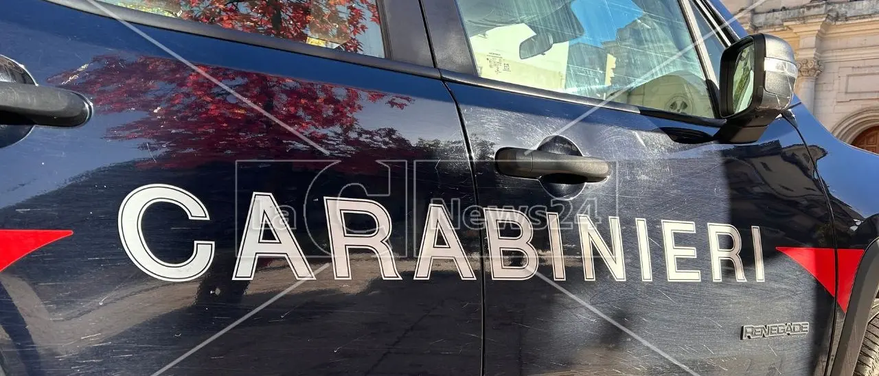 Incendiarono cinque auto tra Cosenza e Montalto Uffugo: due 49enni arrestati dai carabinieri