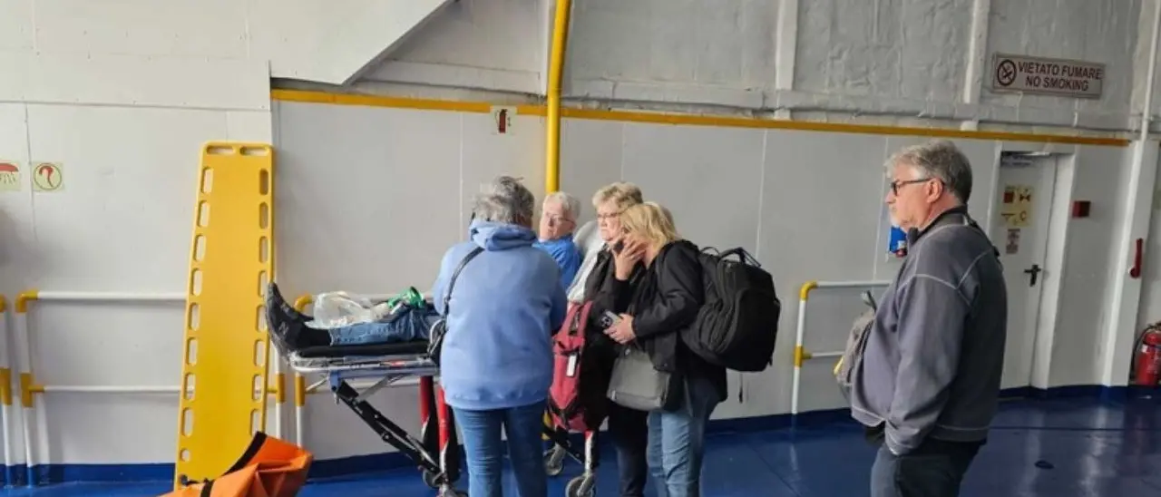 Nave urta contro una banchina nel porto di Napoli: trenta feriti