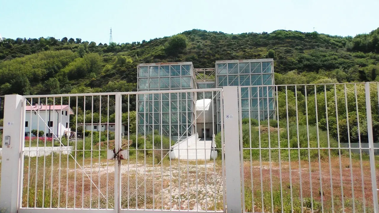 Il Planetario di Cosenza riaperto dai vandali: furti e danneggiamenti nella struttura inutilizzata