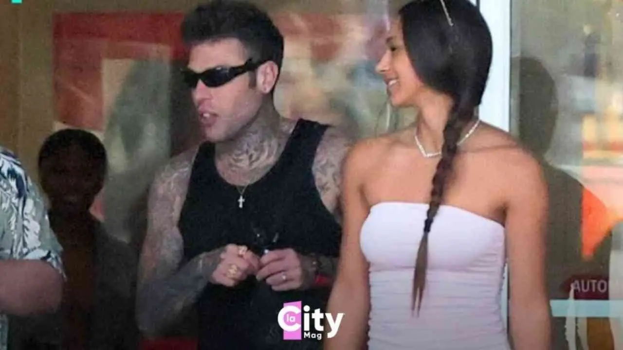 Sui social gli ex Ferragnez fanno a chi se ne frega di più: Fedez a Los Angeles con la star di Onlyfans Giulia Ottorini