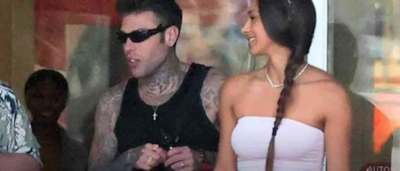 Sui social gli ex Ferragnez fanno a chi se ne frega di più: Fedez a Los Angeles con la star di Onlyfans Giulia Ottorini