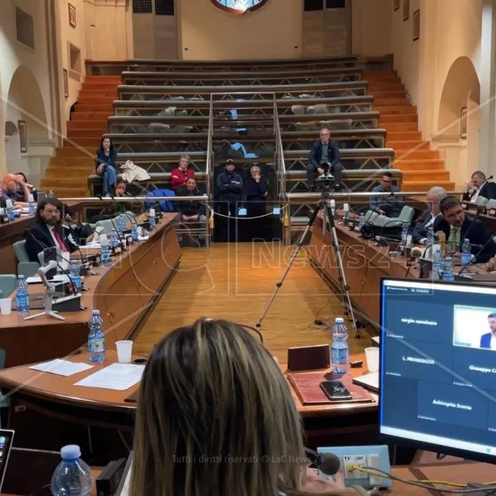 Corigliano Rossano, il Sì al bilancio è una passeggiata per Stasi: 4 consiglieri d’opposizione candidati nelle sue liste